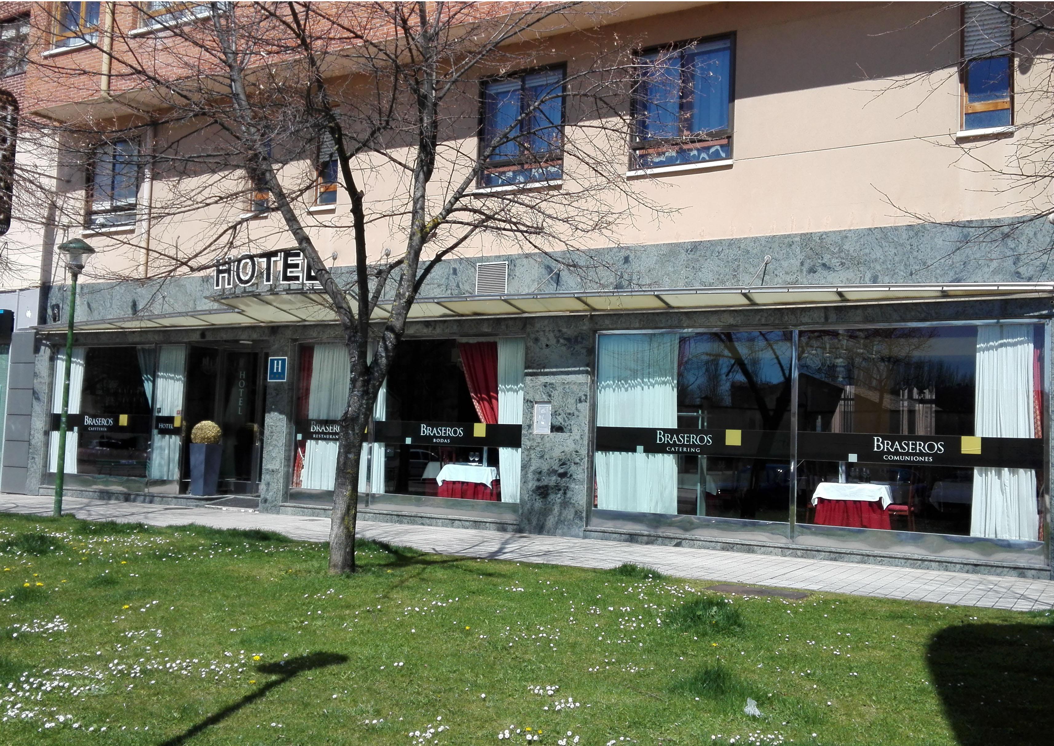 Hotel Los Braseros Burgos Bagian luar foto