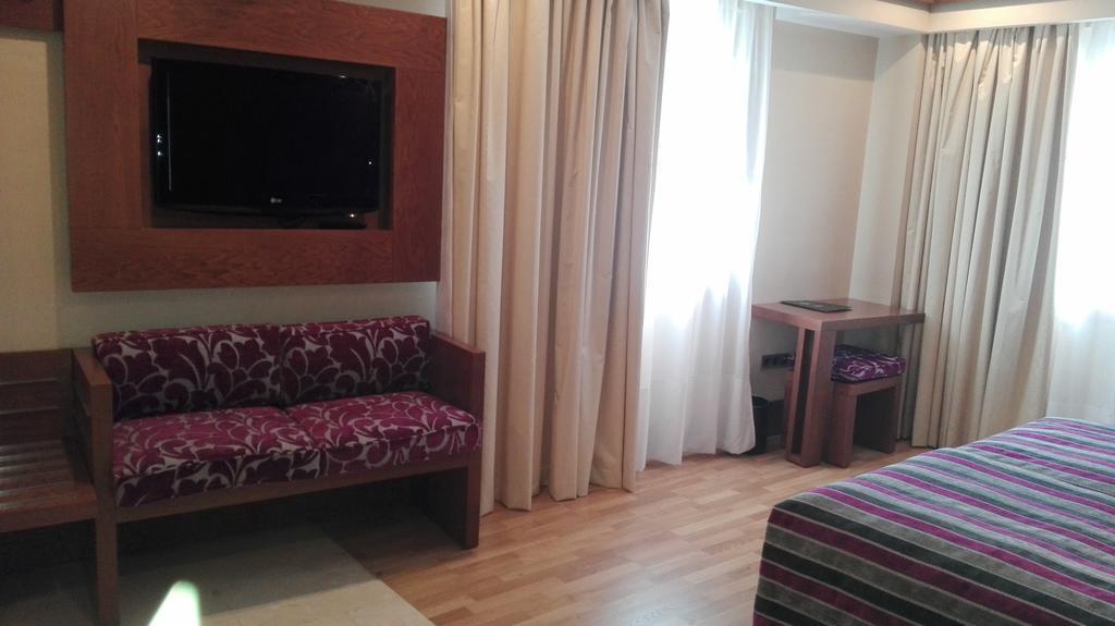 Hotel Los Braseros Burgos Bagian luar foto
